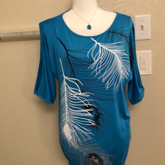 ❤️ Cold Shoulder Cute & Comfy Blouse ❤️ - Picture 2 of 4